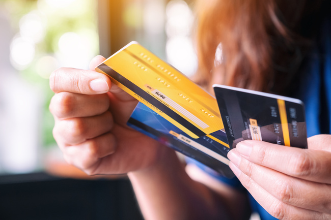 Cartão de crédito x cartão de débito: entenda a diferença e quando usar