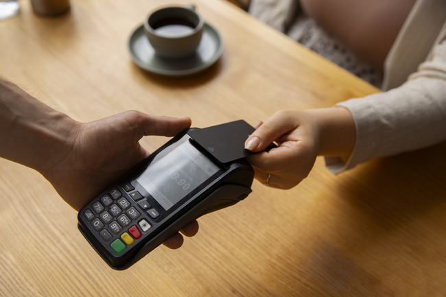 cartão de crédito com pagamento por aproximação