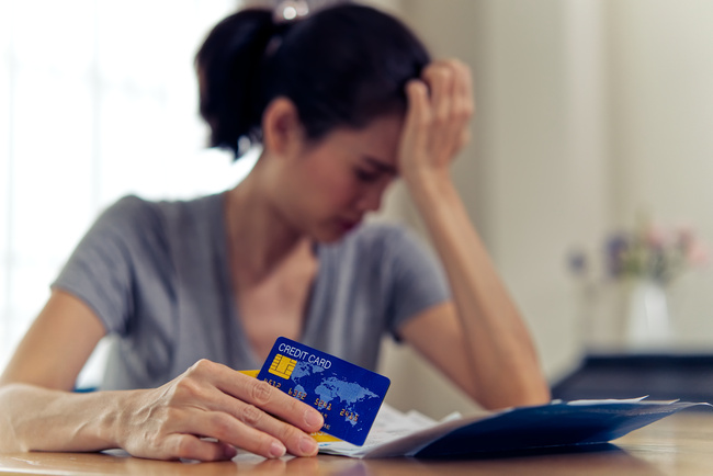 Golpe do cartão de crédito: o que fazer se acontecer e como evitar?