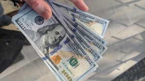 Empréstimos internacionais para brasileiros: como acessar linhas de crédito em dólares