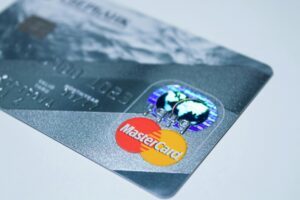 Cartão internacional sem IOF: mitos e realidades